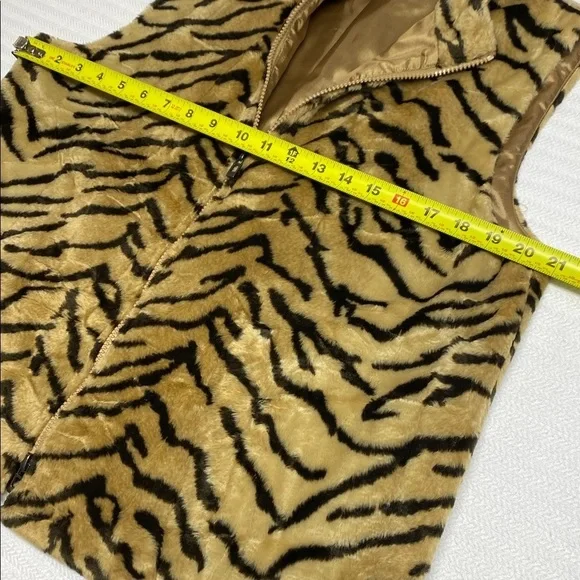 Tiger Fur Vest Mobwife Vintage Glam Y2K Statement Josephine Chaus Faux Medium - Picture 8 of 12